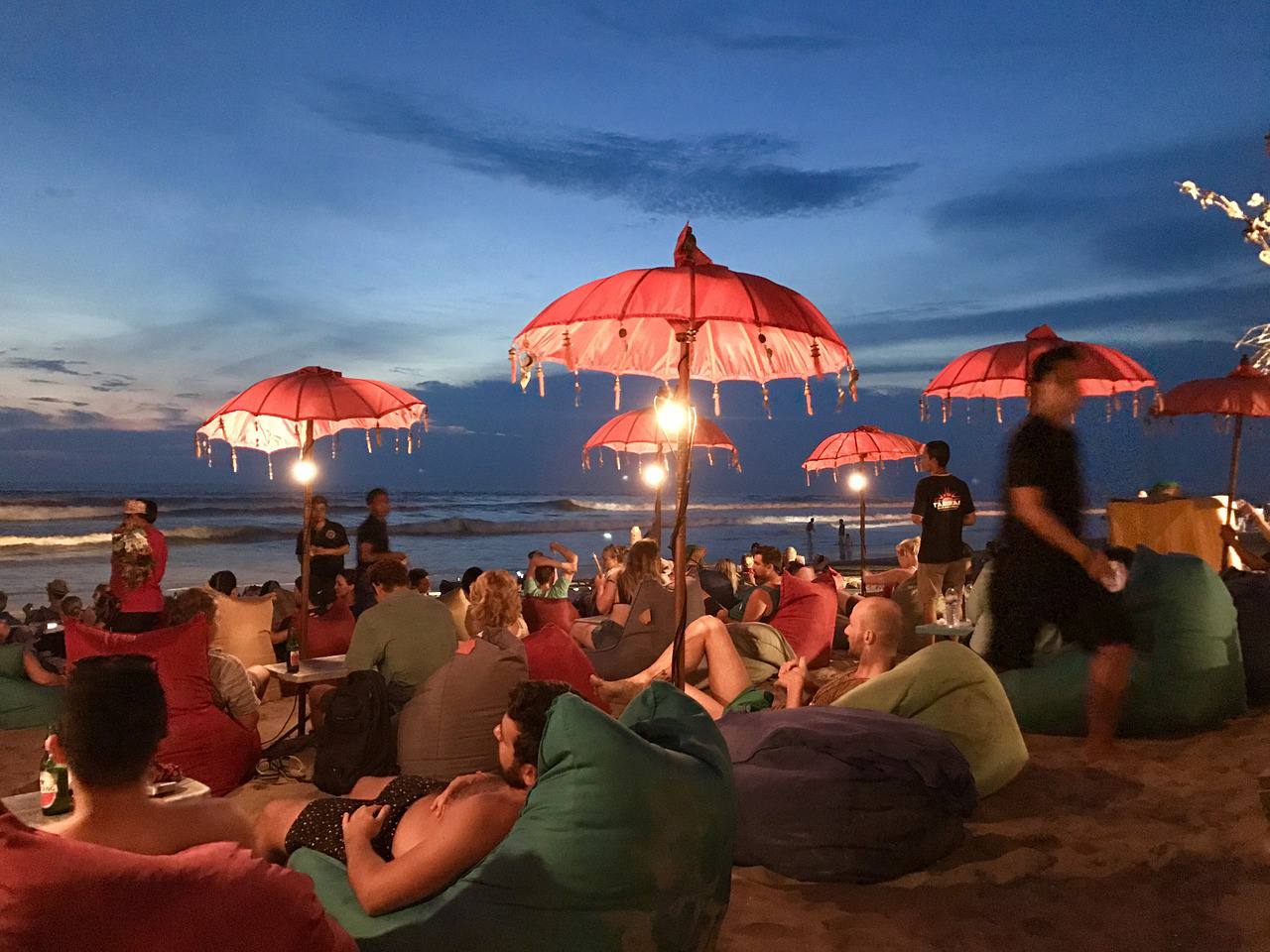 Bali: Should I go to Seminyak or Kuta? | While I'm Young