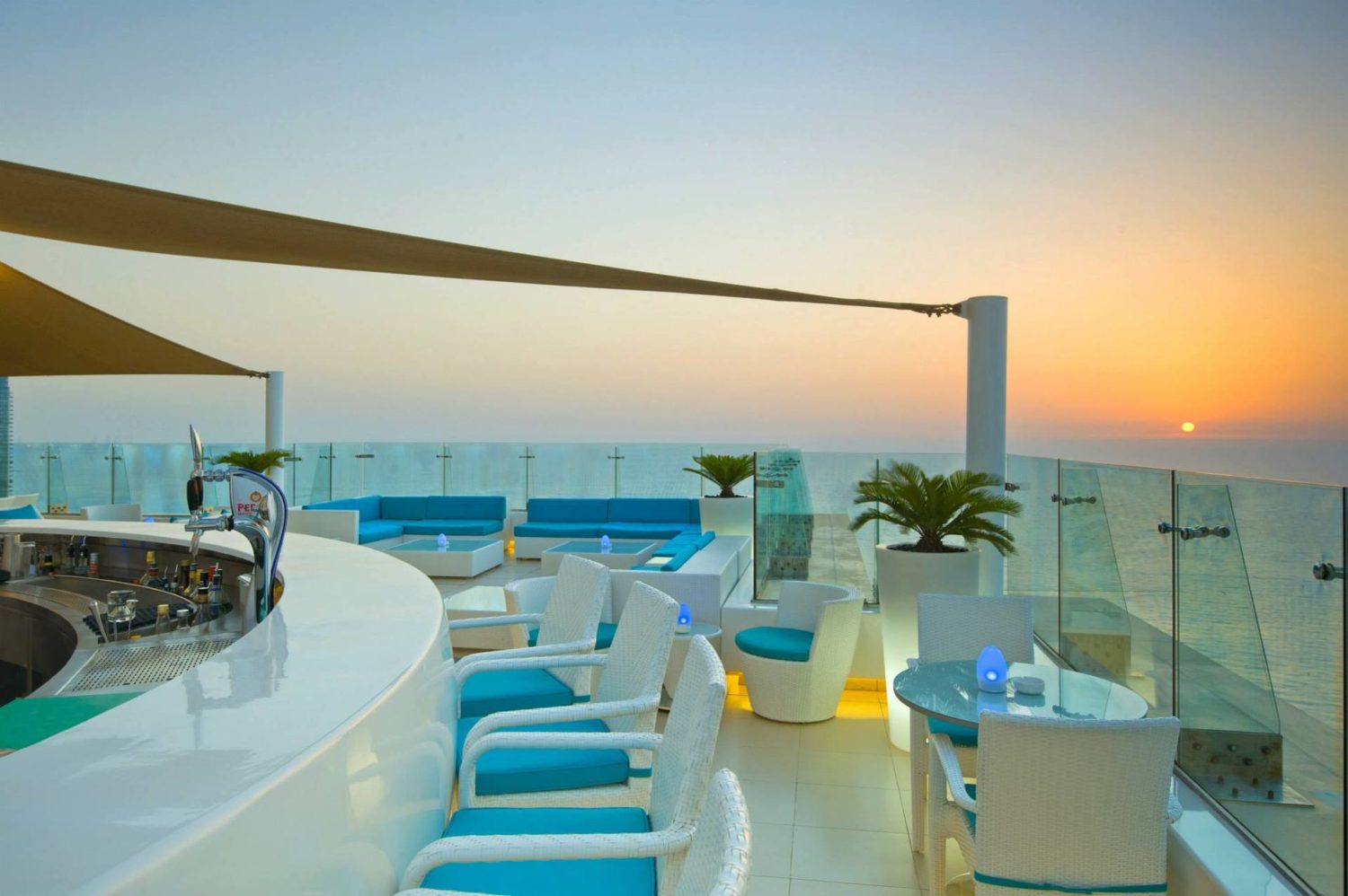 Five Of The Best Rooftop Bars In Dubai While I M Young